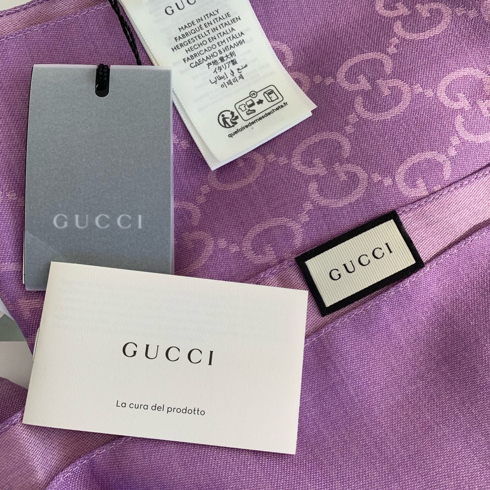 ❤️❤️❤️❤️ Gucci purple reversible scarf with all over logo NEW AUTHENTIC❤… - Picture 5 of 9